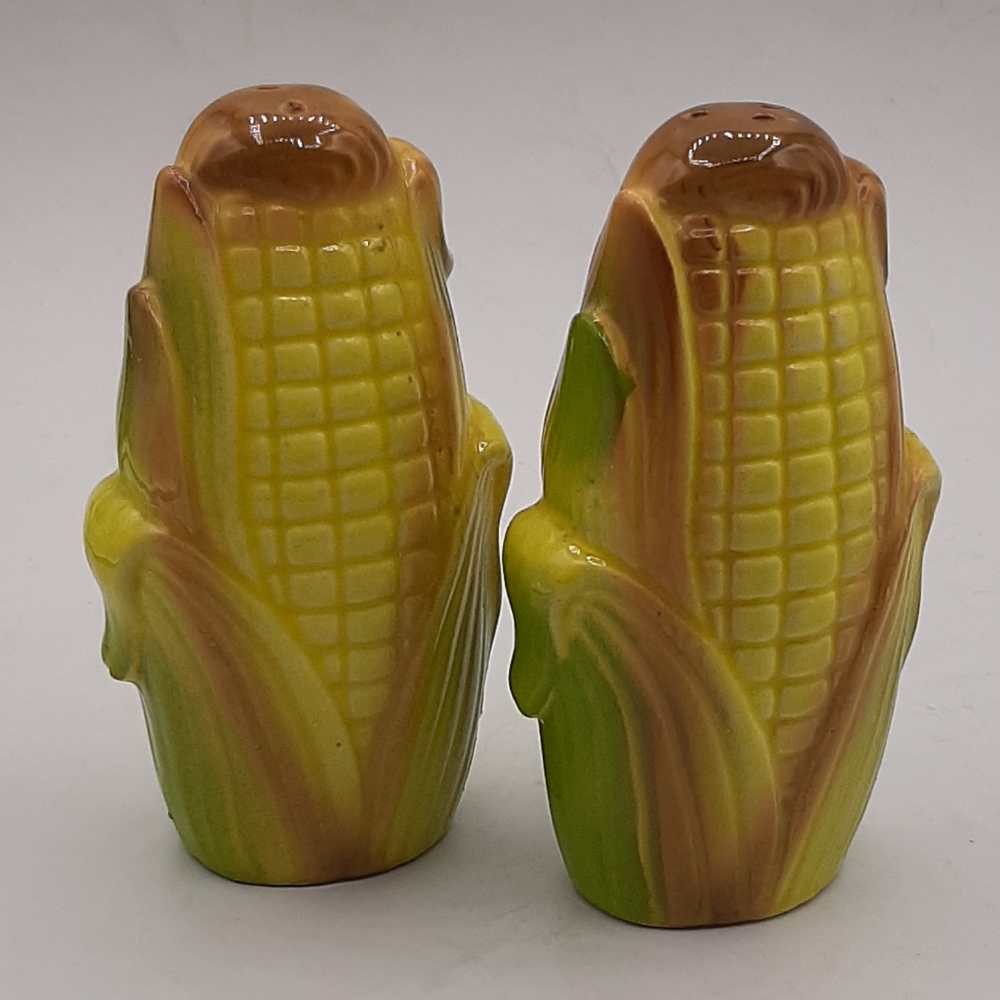 Vintage Japan Corn Cob Salt & Pepper Shakers 4 1/2" High Plastic Stoppers